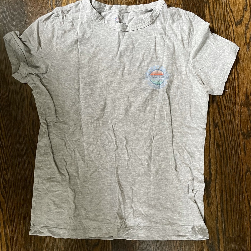 Vineyard vines t-shirt
